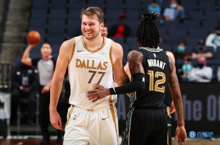 在观看他的 在观看他的